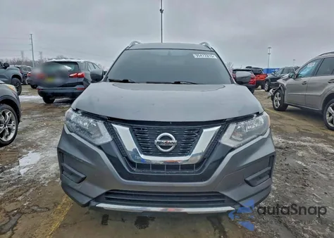 2017 Nissan Rogue S z USA, uszkodzony, nr VIN KNMAT2MV9HP525851